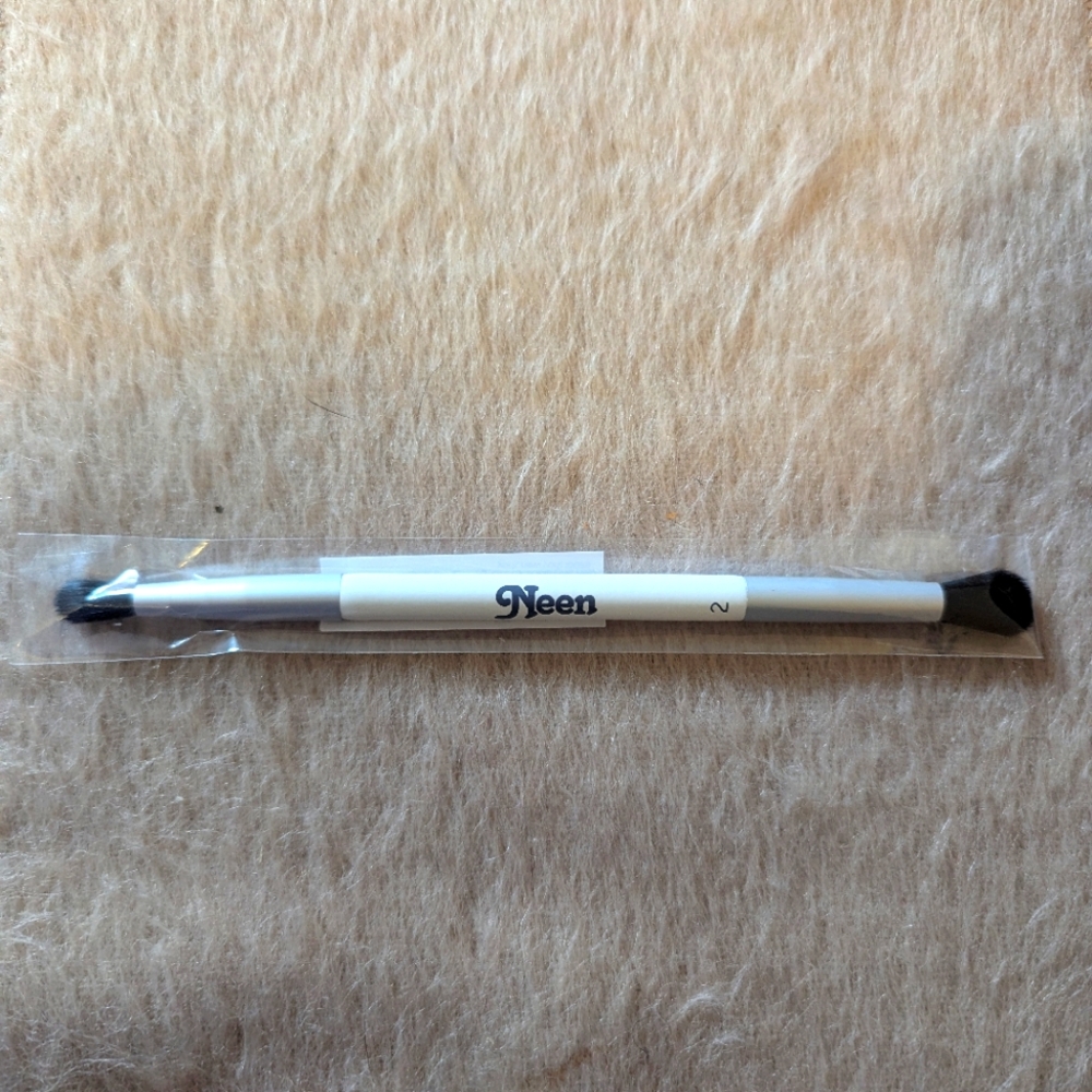 Neen duo ended eyeshadow brush